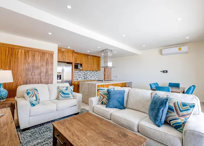 Immaculate With Stunning Views, Balcony, On-site Pool & Gym Сasa de vacaciones *