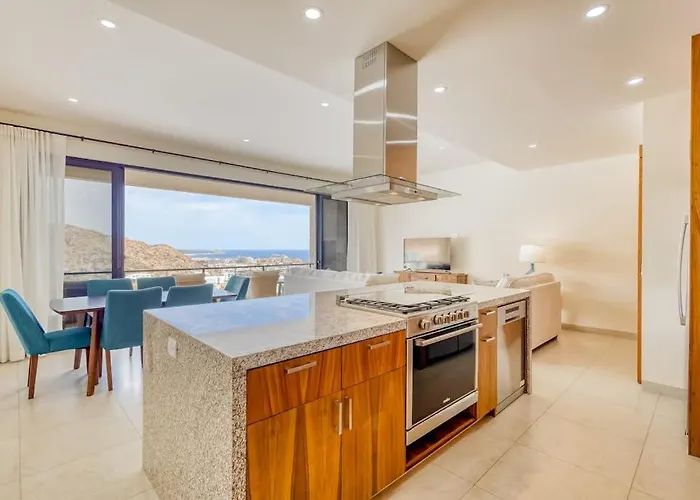 Сasa de vacaciones Immaculate With Stunning Views, Balcony, On-site Pool & Gym Cabo San Lucas