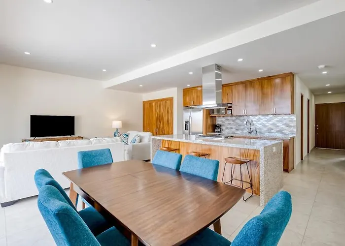 Immaculate With Stunning Views, Balcony, On-site Pool & Gym Сasa de vacaciones *