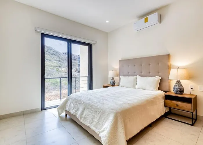 Immaculate With Stunning Views, Balcony, On-site Pool & Gym Сasa de vacaciones Cabo San Lucas