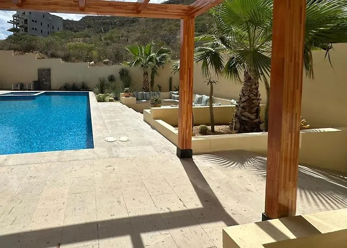 Immaculate With Stunning Views, Balcony, On-site Pool & Gym Сasa de vacaciones *
